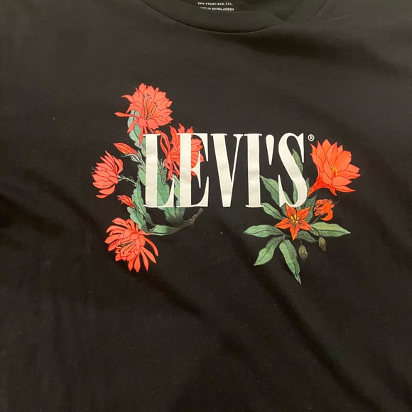 Levi’s Graphic Tee - Picture 2 of 4